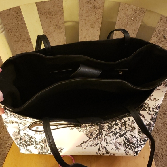 Betsy Johnson flower purse - Picture 6 of 7